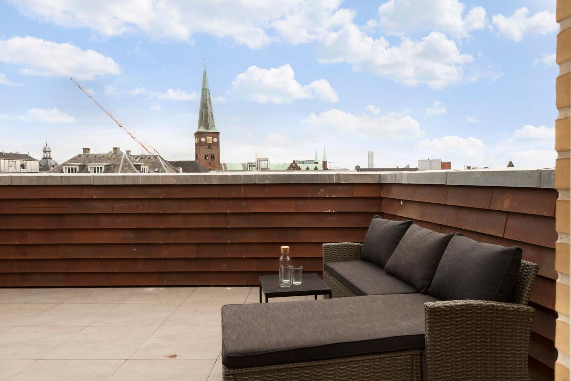 Grand Penthouse Suite With Private Rooftop Terrace Arhus Bagian luar foto
